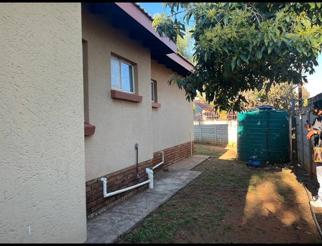 3 BEDROOM HOUSE FOR SALE IN FLORA PARK